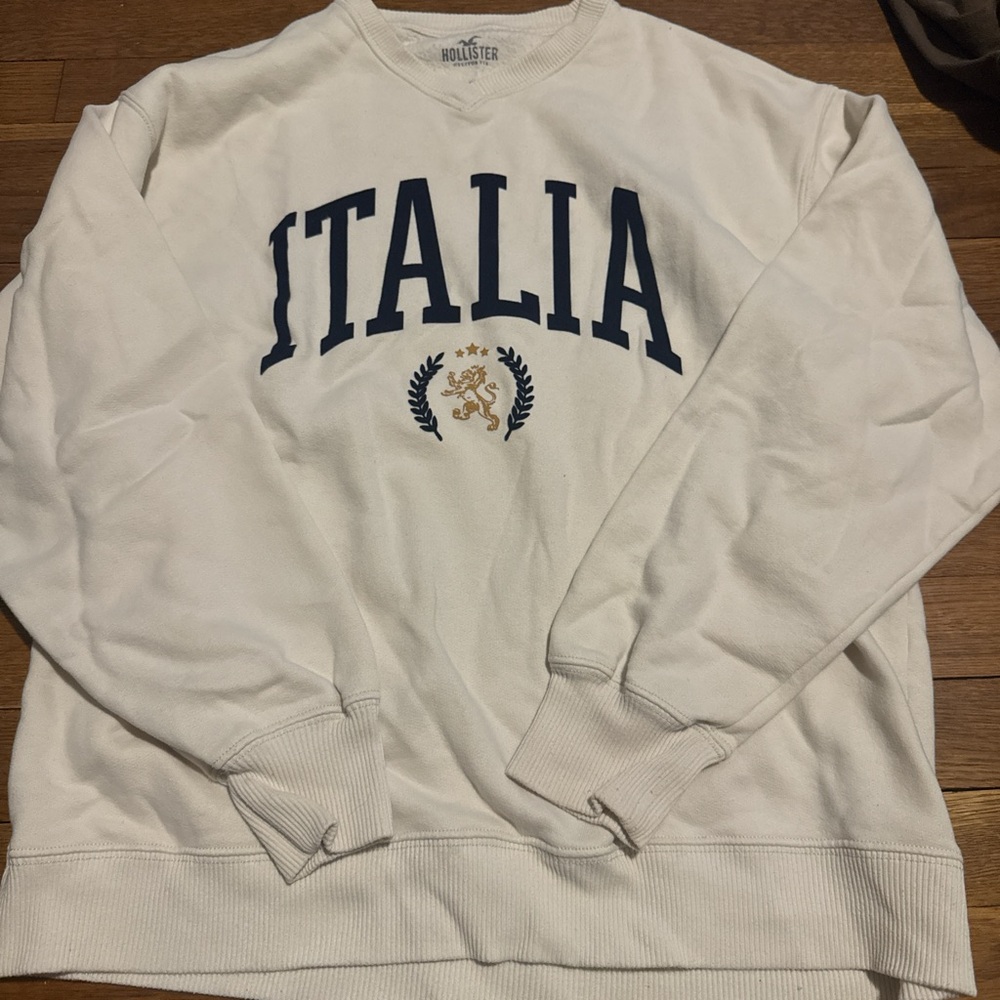 Hollister Crewneck